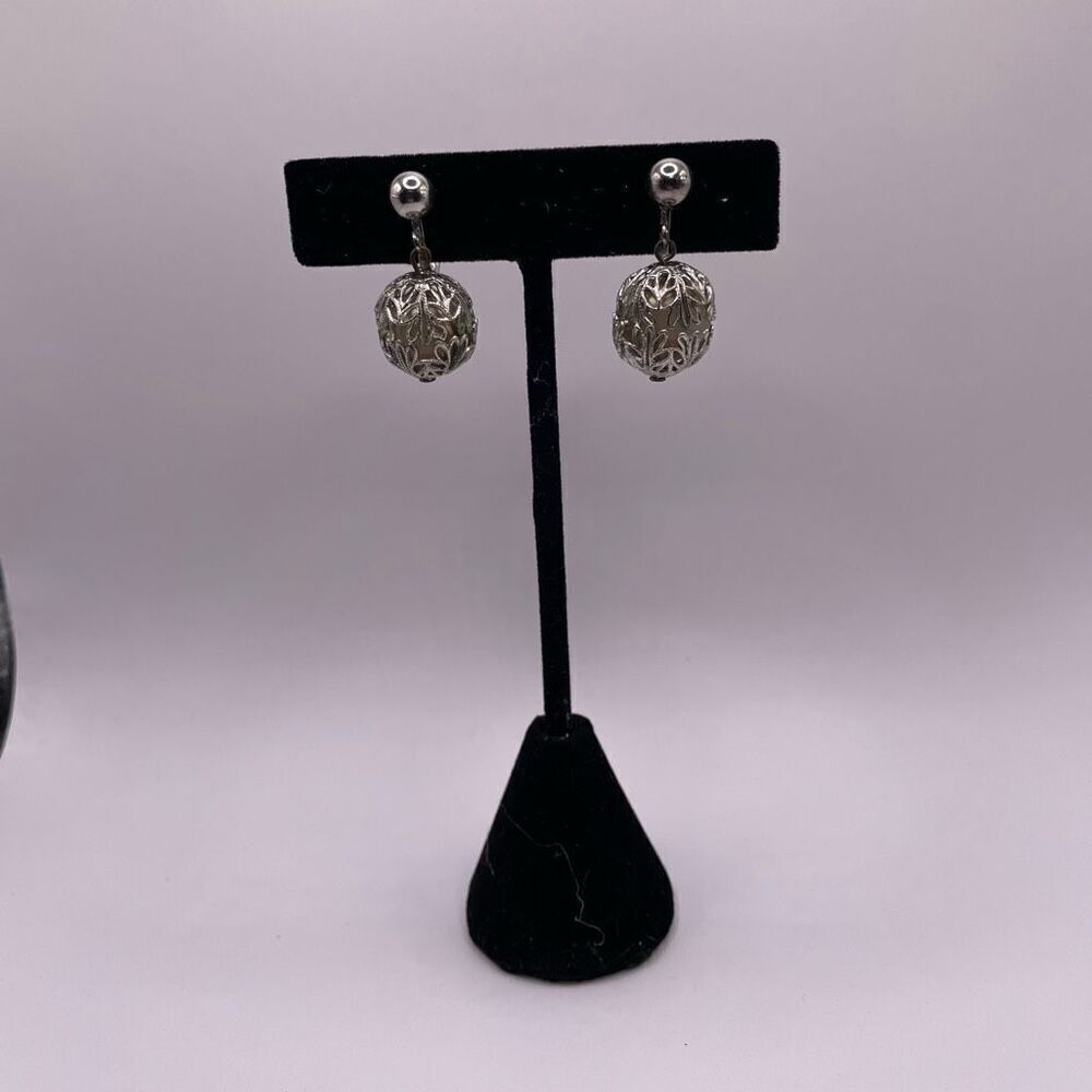 Vintage Screw On Filigree Ball Dangle Silvertone Earrings 1” Length